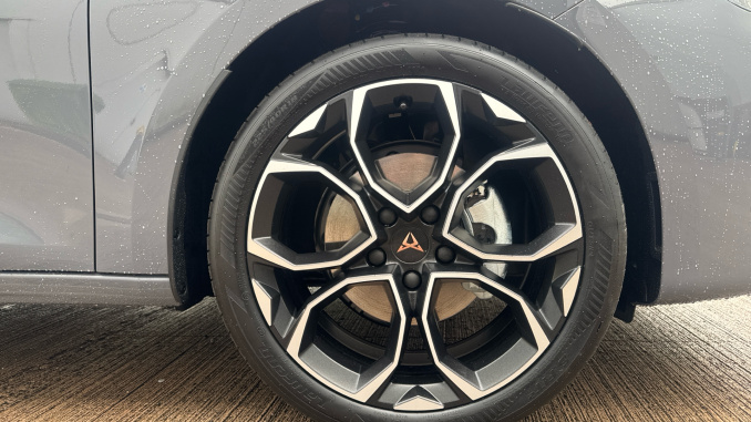 CUPRA Leon 1.5 eTSI 150 V2 5dr DSG [18Inch  alloy] Petrol Hatchback - Image 5